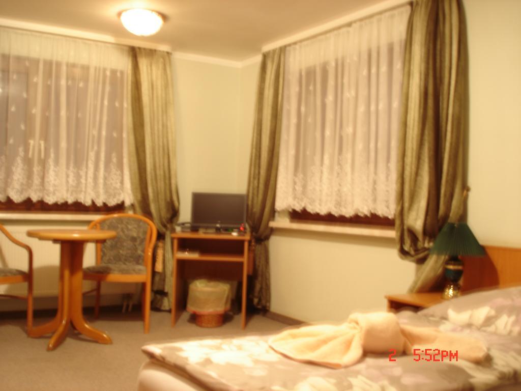 Pension Zum Schwanenteich Haldensleben Extérieur photo