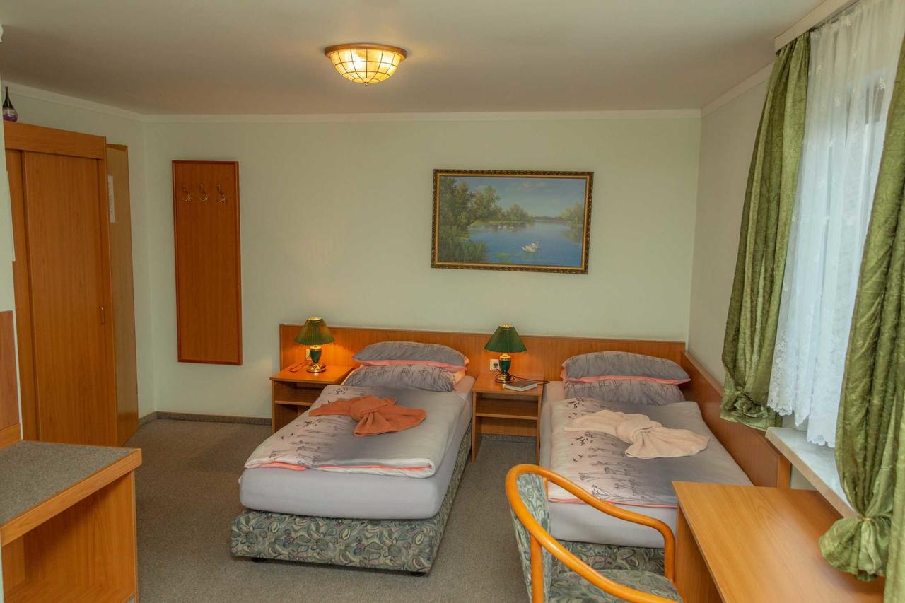Pension Zum Schwanenteich Haldensleben Extérieur photo